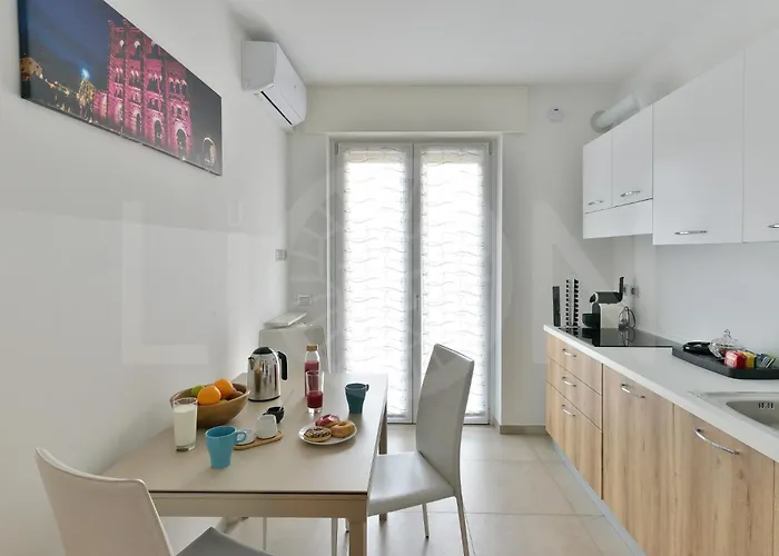 Le Lion - Lys Family